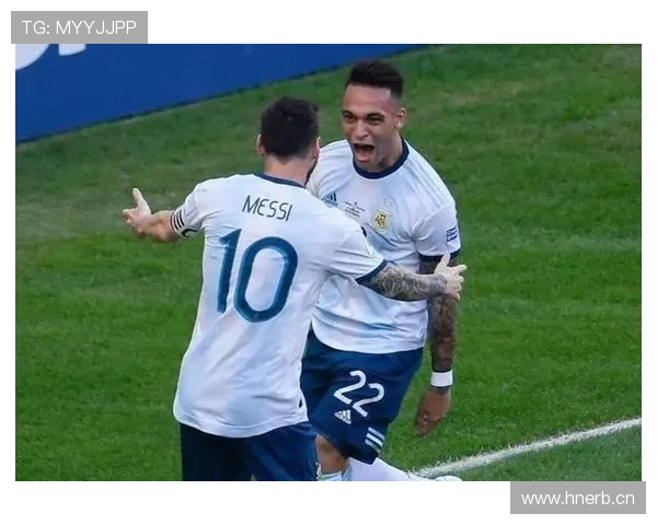 劳塔罗 vs 阿圭罗：终结方式与战术角色有何差异？